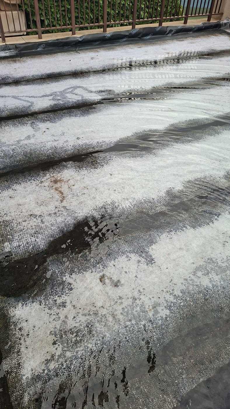 Lámina impermeabilizante colocada sobre una terraza